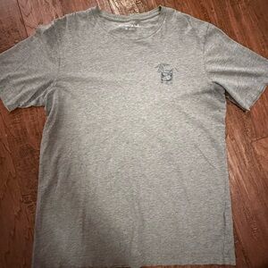 Travis Matthew t shirt